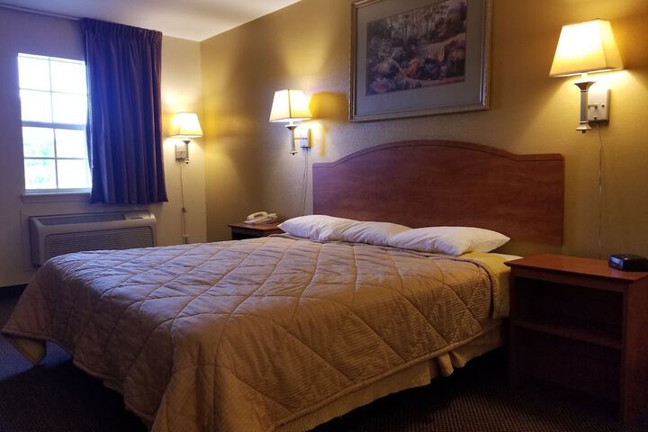 1 King Bed (12 of 13)