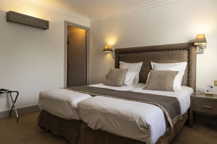 Room 25 of 100