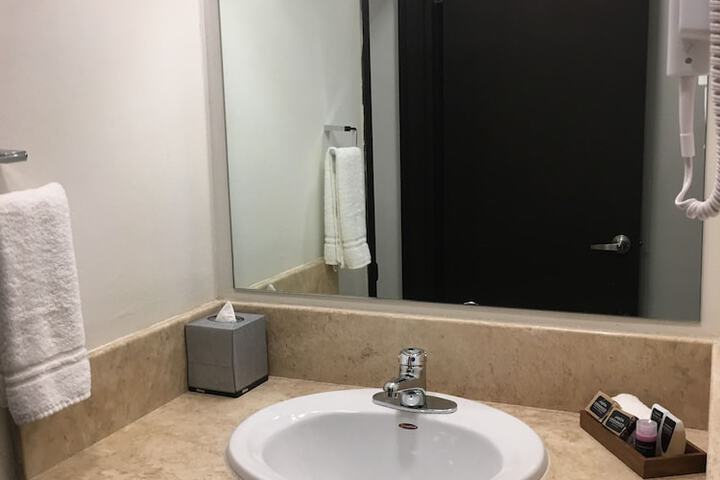 Room 16 of 28