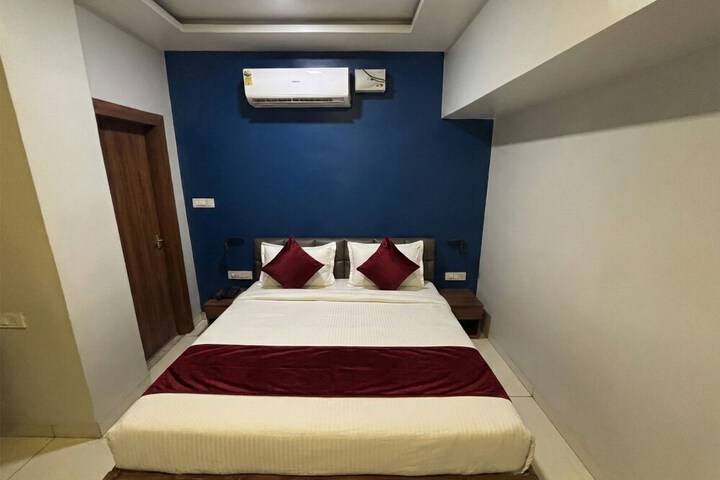 Room 12 of 25