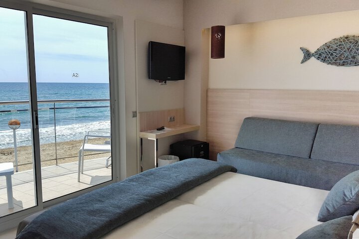 Room 21 of 153