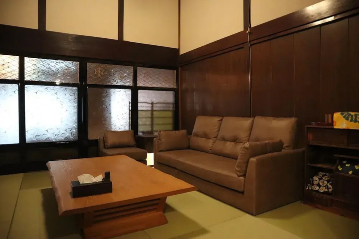 Room 5 of 14