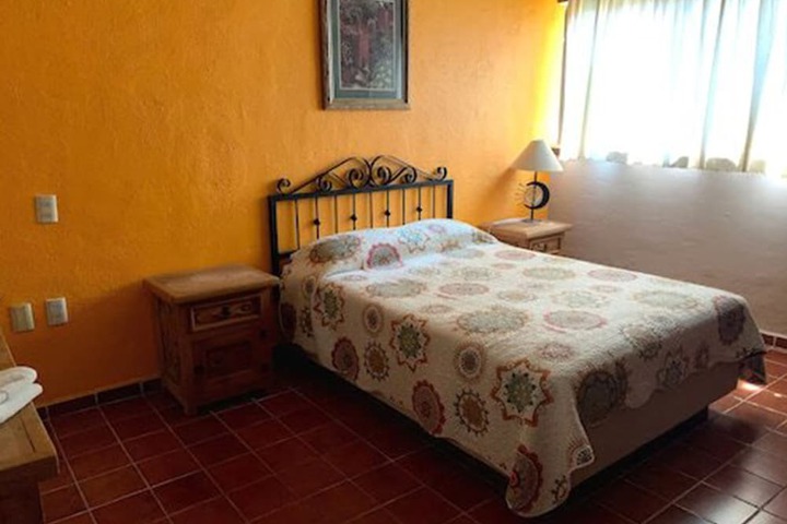 Room 16 of 38