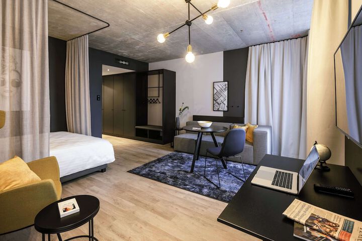 Room 10 of 38