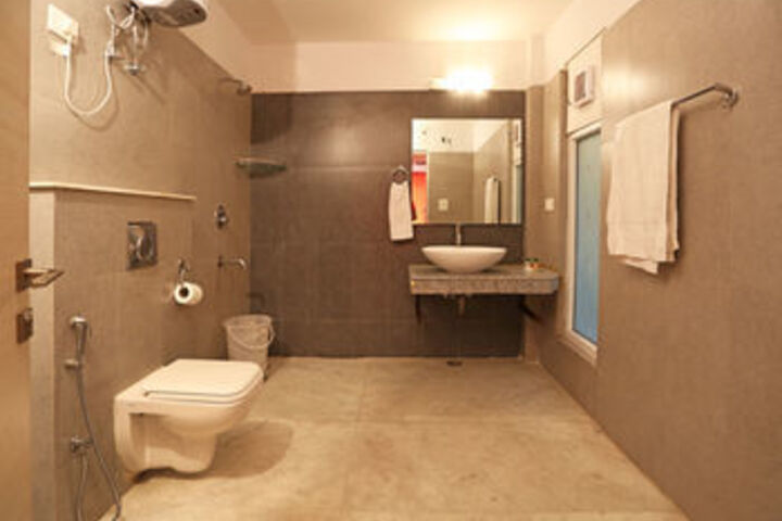 Room 4 of 42