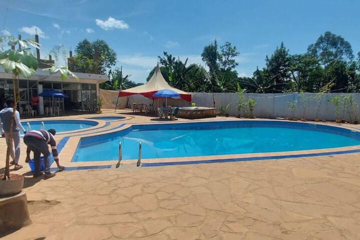 Pool 7 of 10