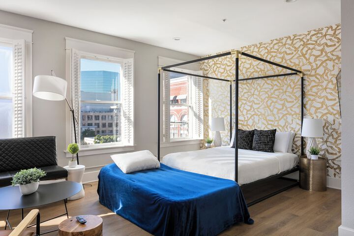 Room 25 of 200