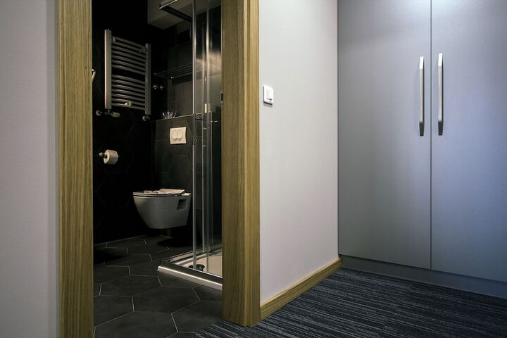 Room 25 of 48