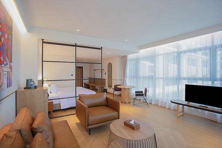 Room 104 of 180