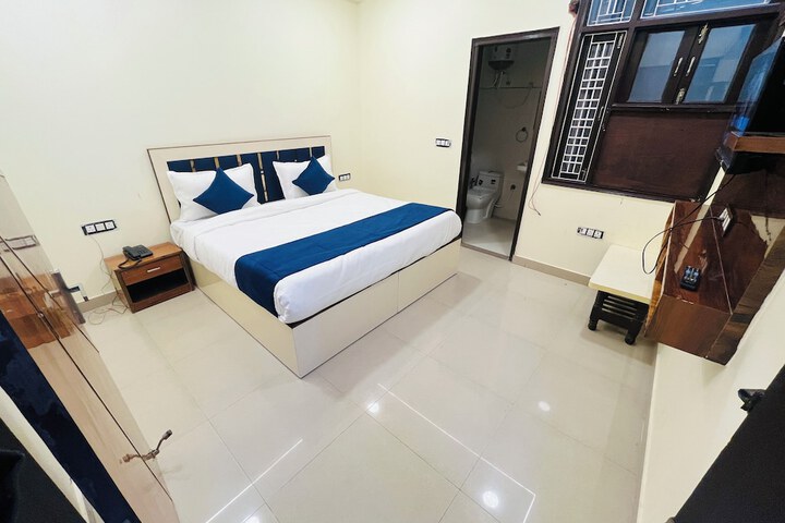 Room 10 of 28
