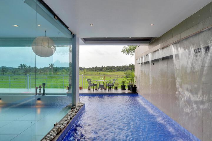 Pool 11 of 15