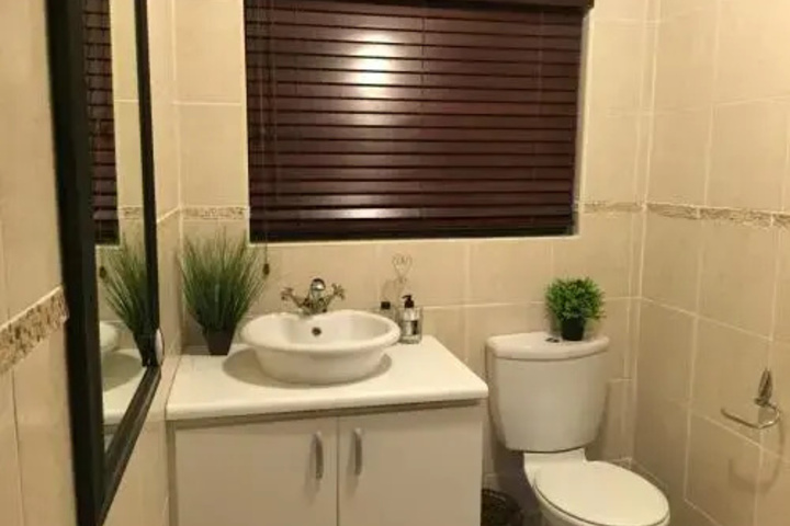 Room 5 of 12