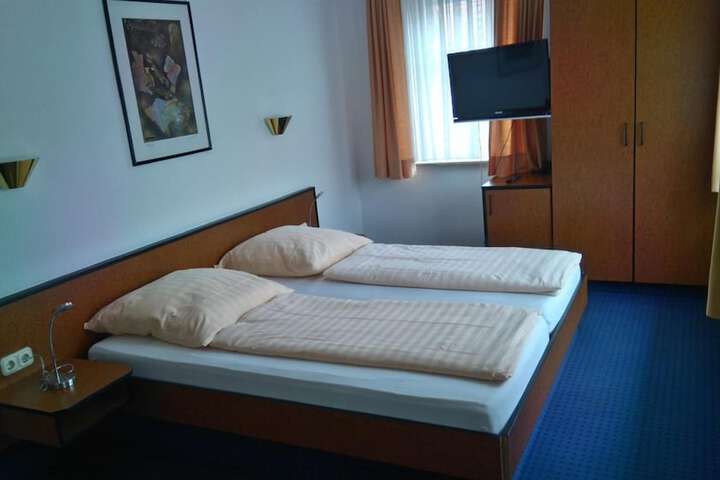 Room 26 of 38