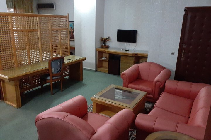 Room 7 of 16