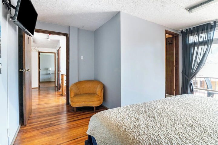 Room 5 of 33