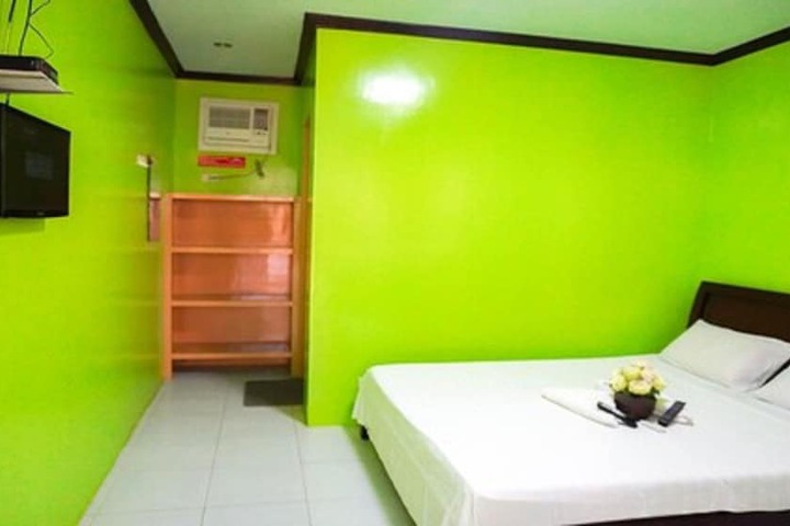 Room 10 of 29