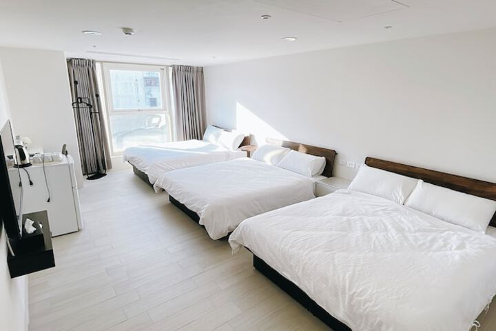 Room 3 of 16