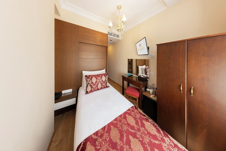 Room 46 of 87