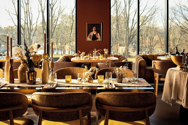 Dining 53 of 65