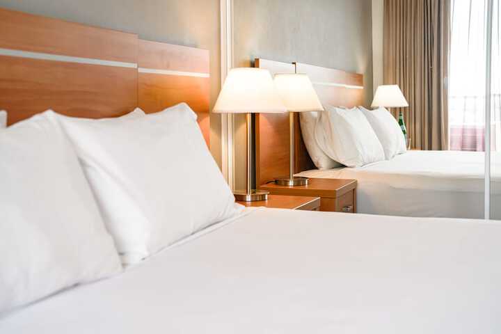 Room 14 of 80