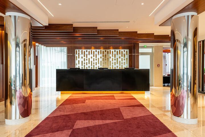 Entrance & Lobby