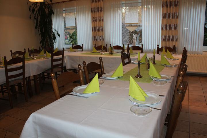 Dining 6 of 11