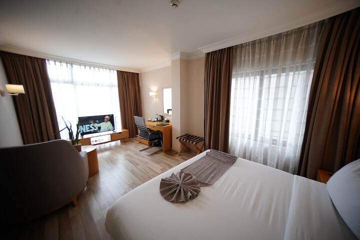 Room 34 of 163