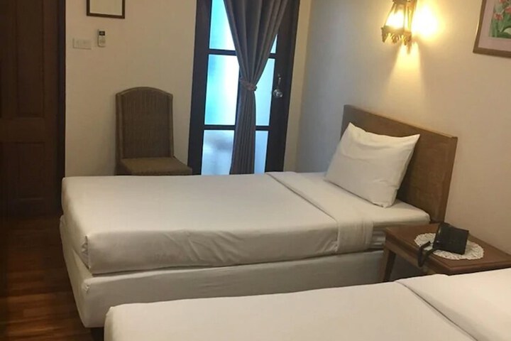 Room 10 of 38