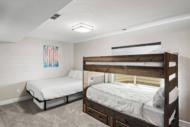 Room 10 of 142