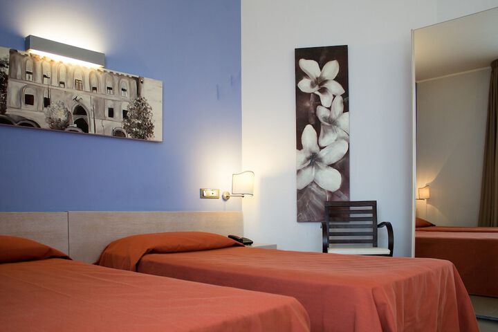 Room 10 of 38