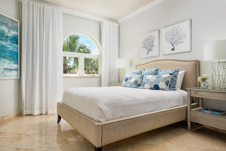 Room 3 of 32