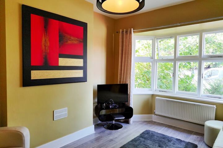Room 4 of 6