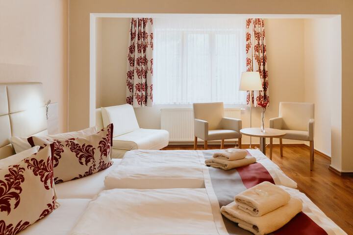 Room 6 of 43