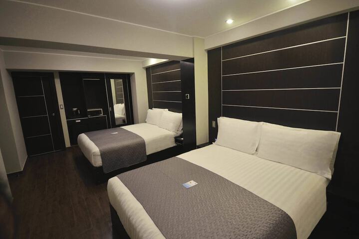 Room 10 of 32