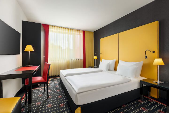 Room 10 of 24