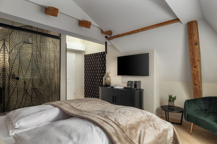 Room 18 of 36