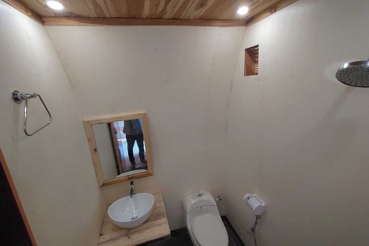 Room 8 of 14