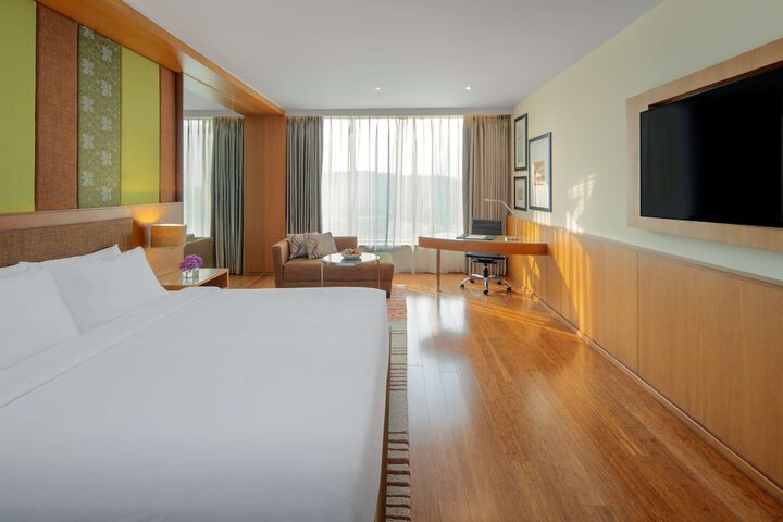 Room 5 of 130