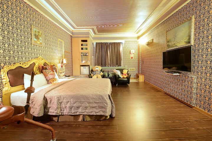 Room 13 of 64