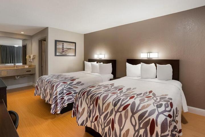 Double Superior King Bed (5 of 6)