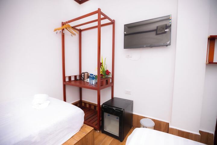Room 18 of 103