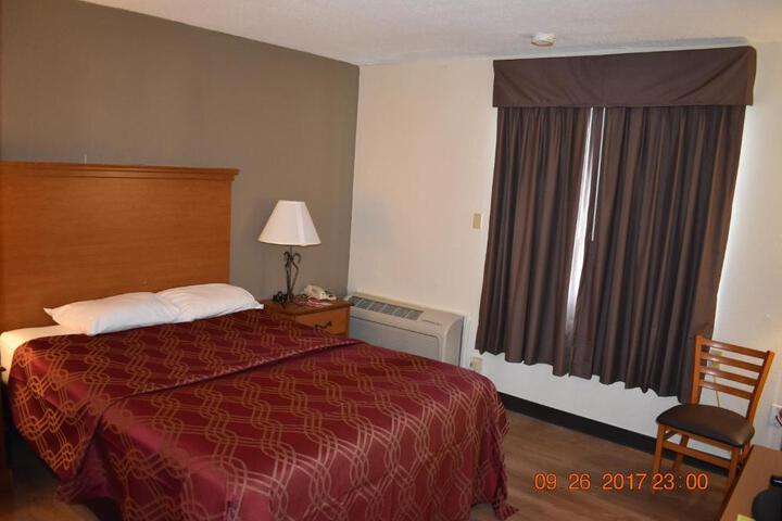 Economy Single Queen Bed (2 of 6)
