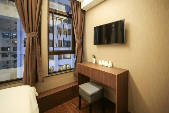 Room 3 of 10
