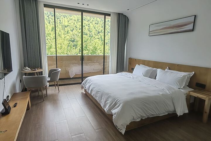 Room 3 of 159