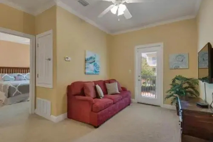 Room 4 of 8