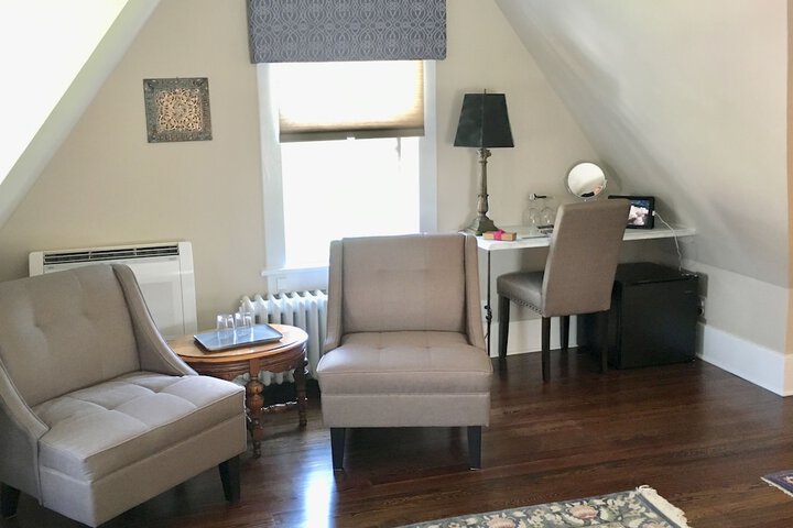 Room 33 of 98
