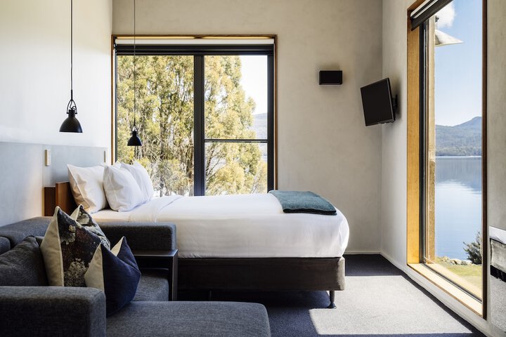 Room 5 of 32