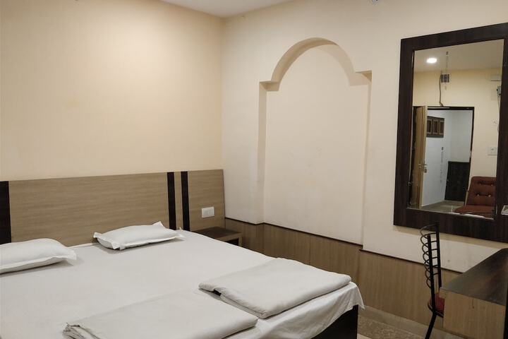 Room 7 of 52