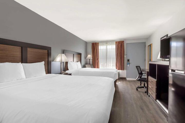 2 Double Beds (1 of 5)