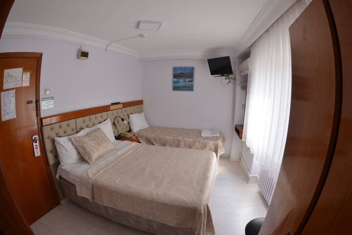 Room 7 of 19
